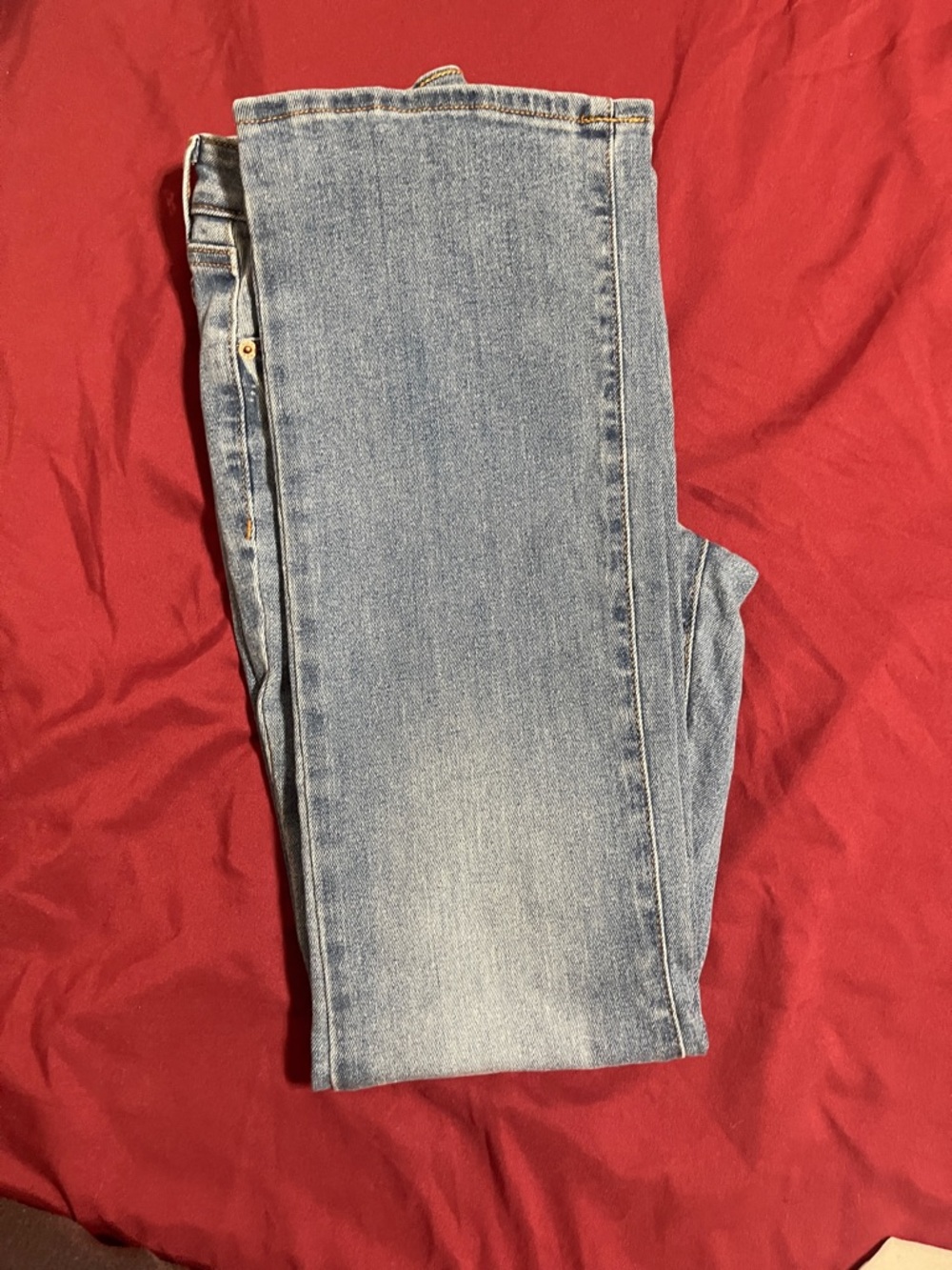 Size 4 Petite Old Navy Boot-Cut Jeans in Faded Blue - Picture 3 of 3